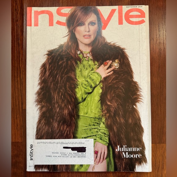 InStyle Magazine - Julianne Moore - September 2019 - Picture 1 of 3